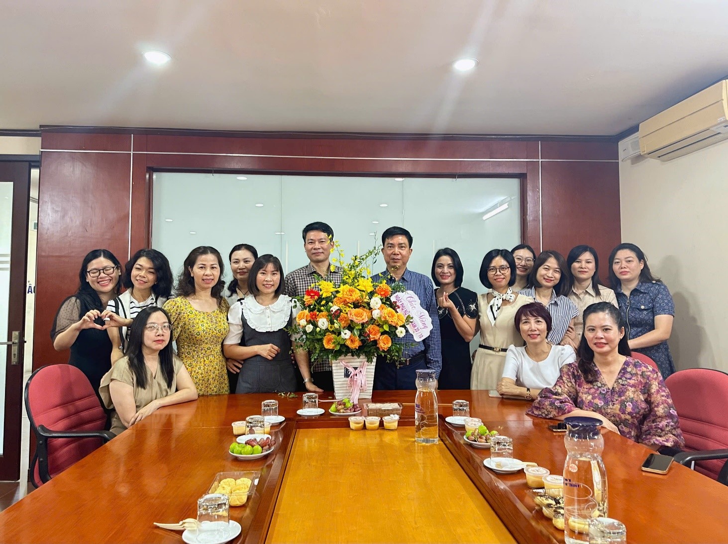 Lãnh đạo MIE gặp mặt chúc mừng nữ CBNV Cơ quan  nhân kỉ niệm 95 năm Ngày thành lập Hội Liên hiệp Phụ nữ Việt Nam