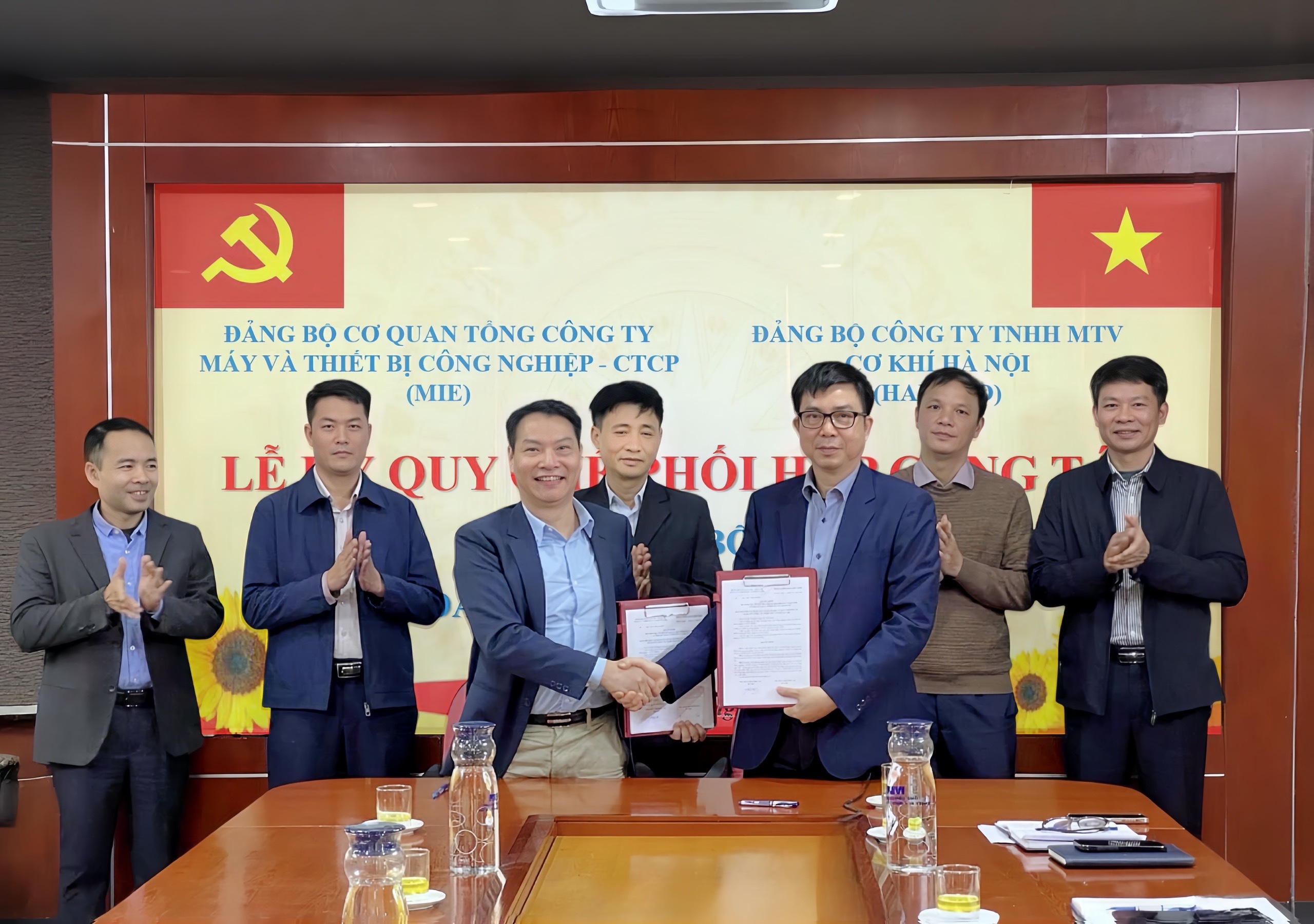 Lễ ký Quy chế phối hợp giữa Đảng bộ Cơ quan MIE và Đảng bộ HAMECO